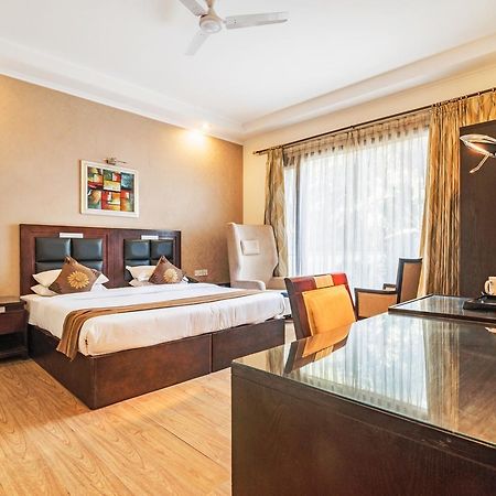 Royal Residence Mg Road Γκουργκάον Εξωτερικό φωτογραφία