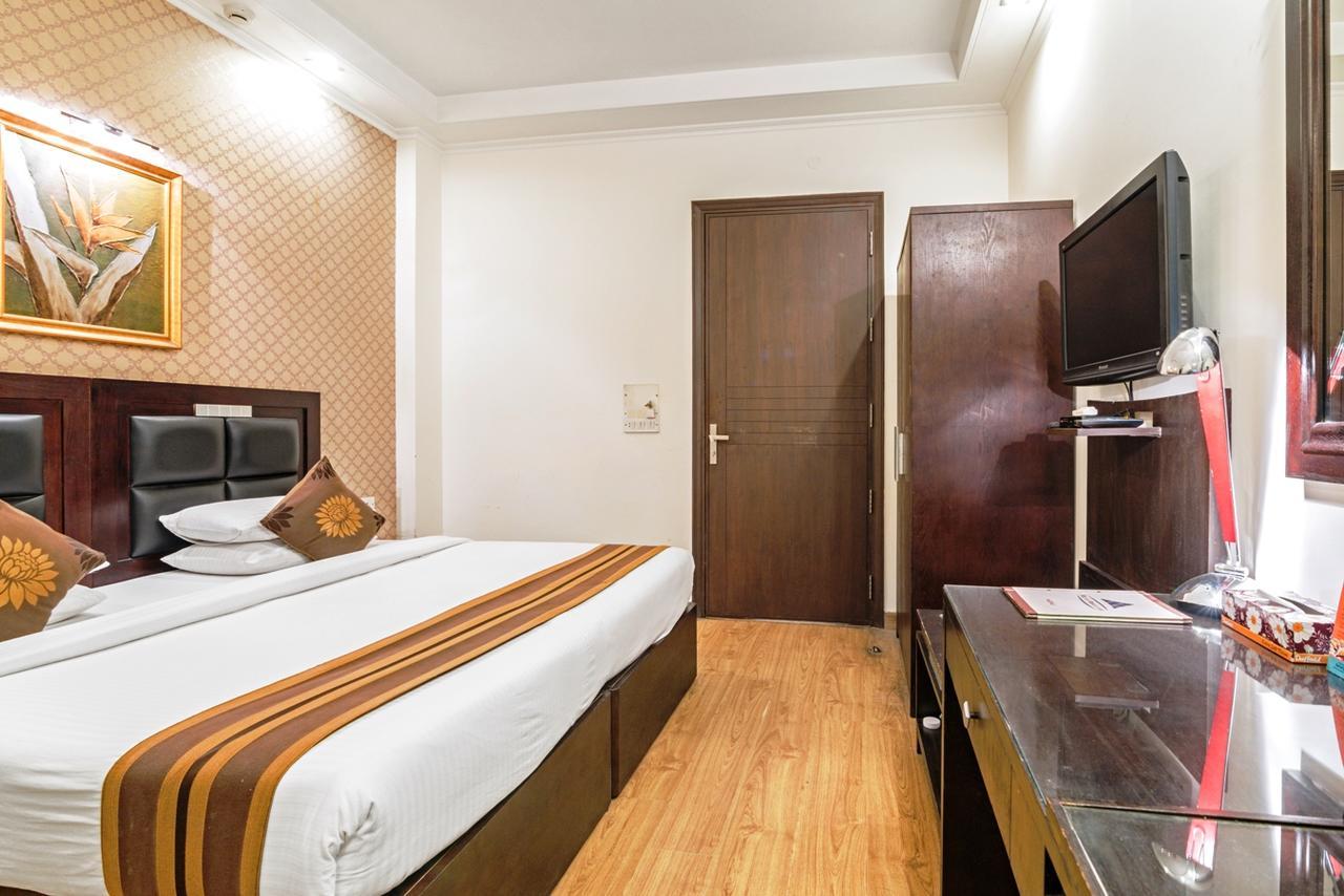 Royal Residence Mg Road Γκουργκάον Εξωτερικό φωτογραφία