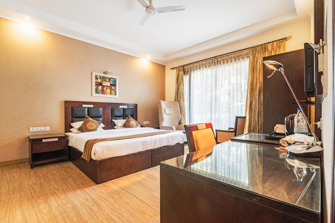 Royal Residence Mg Road Γκουργκάον Εξωτερικό φωτογραφία