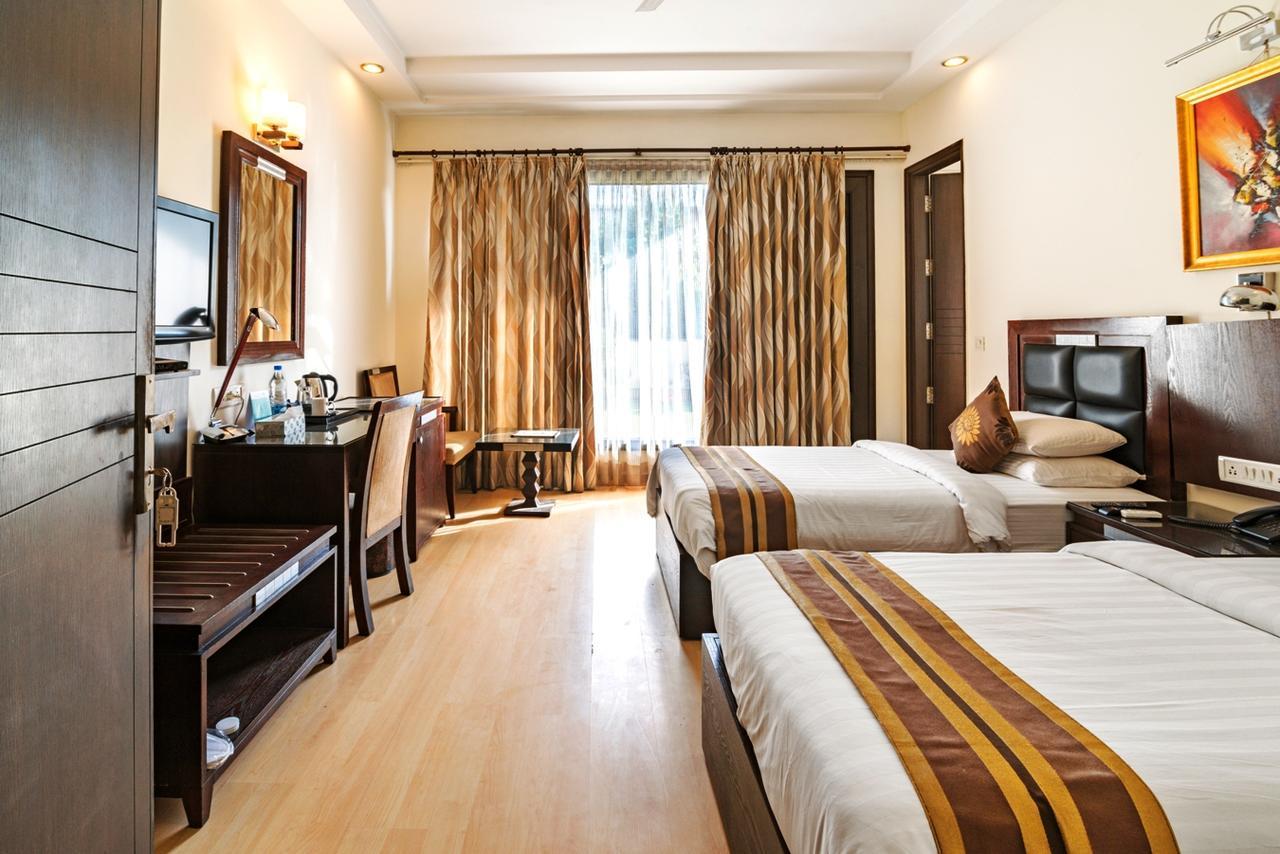 Royal Residence Mg Road Γκουργκάον Εξωτερικό φωτογραφία