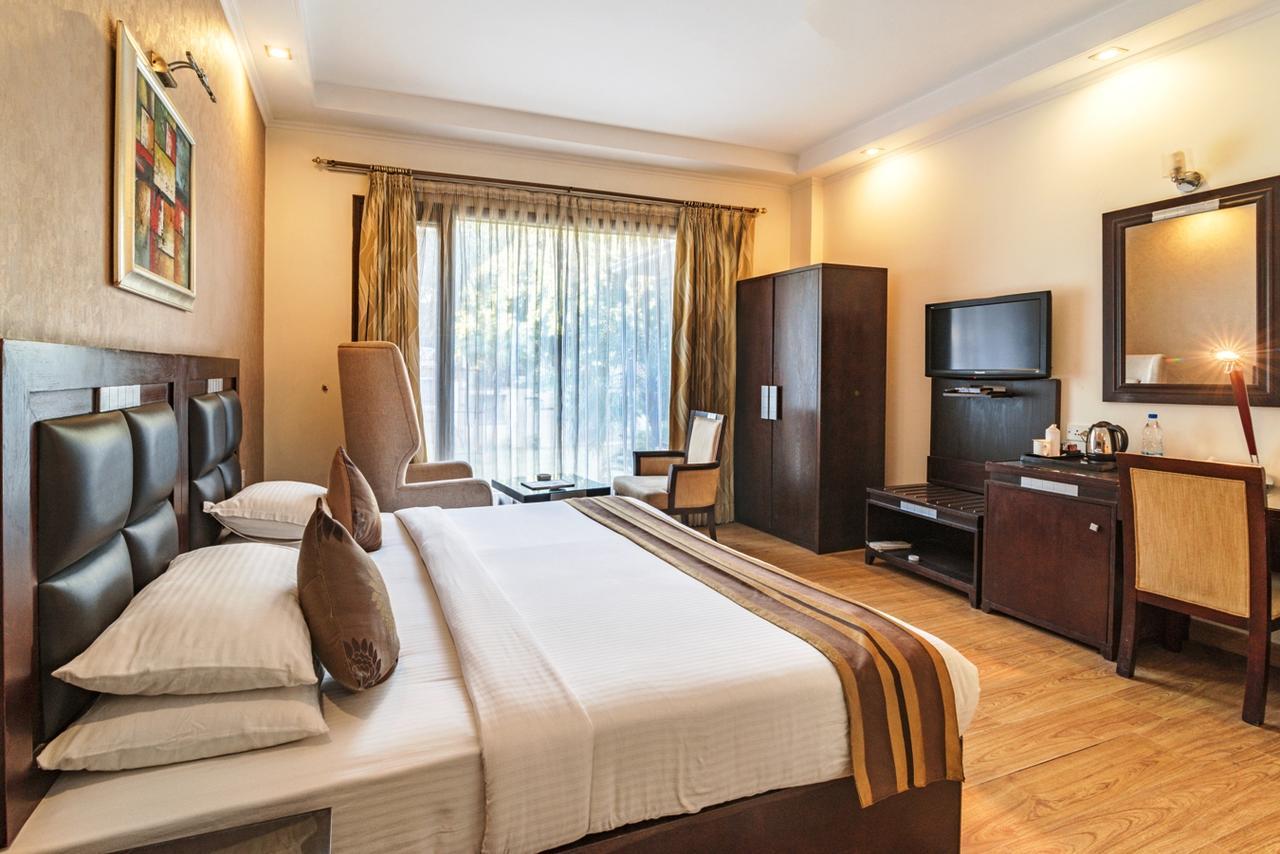 Royal Residence Mg Road Γκουργκάον Εξωτερικό φωτογραφία