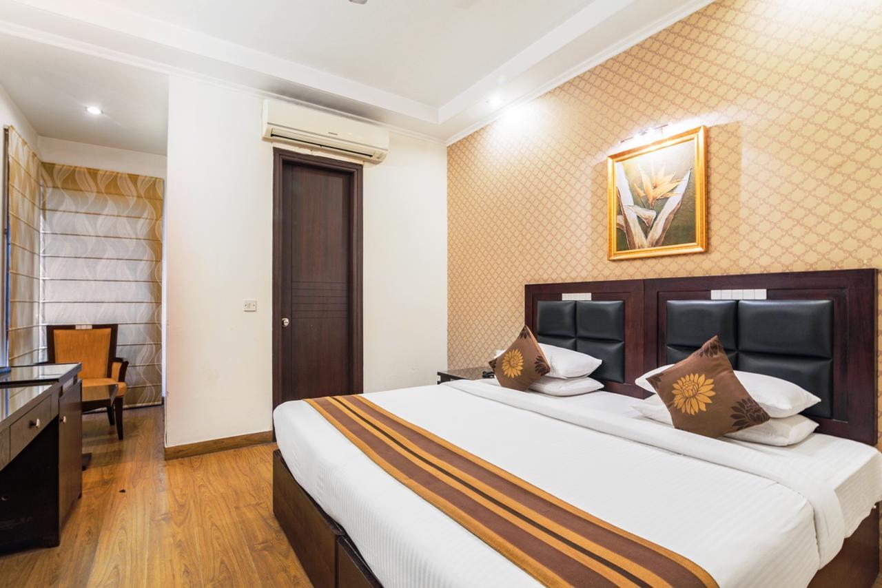 Royal Residence Mg Road Γκουργκάον Εξωτερικό φωτογραφία