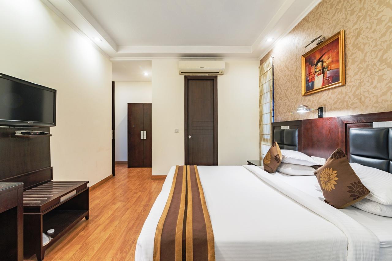 Royal Residence Mg Road Γκουργκάον Εξωτερικό φωτογραφία