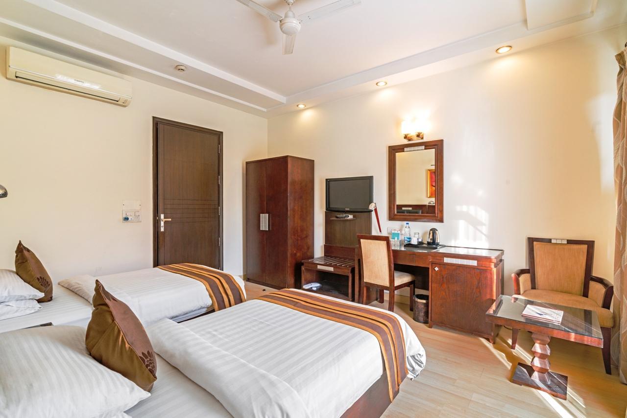Royal Residence Mg Road Γκουργκάον Εξωτερικό φωτογραφία