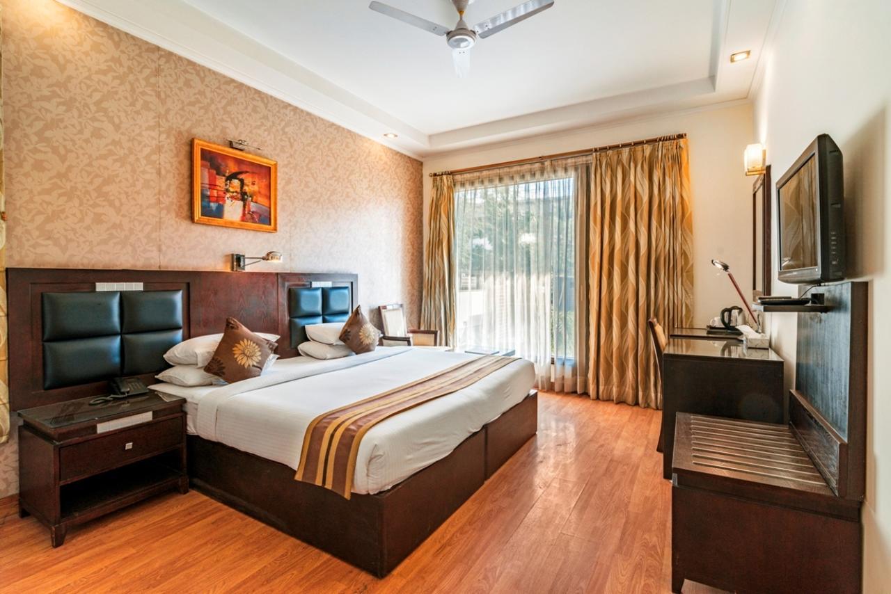 Royal Residence Mg Road Γκουργκάον Εξωτερικό φωτογραφία