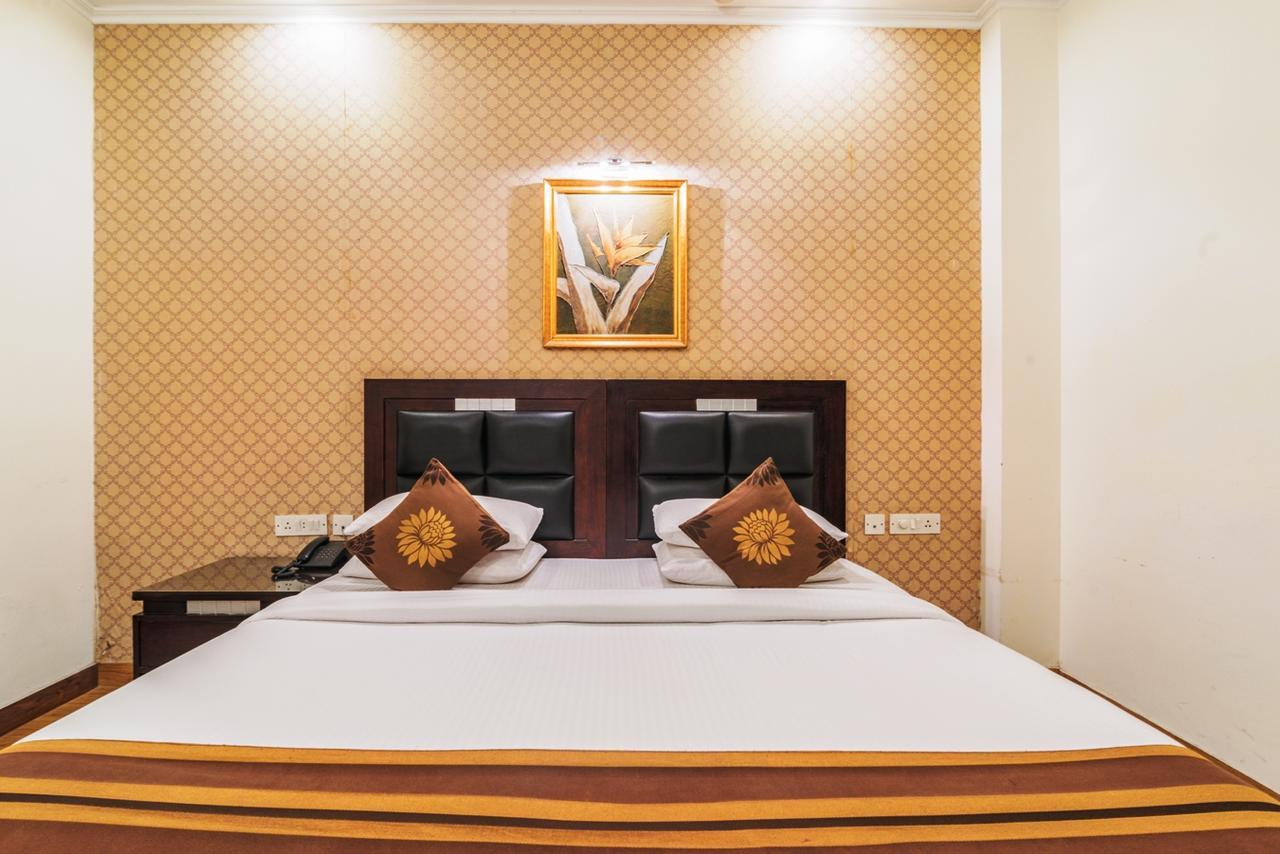 Royal Residence Mg Road Γκουργκάον Εξωτερικό φωτογραφία