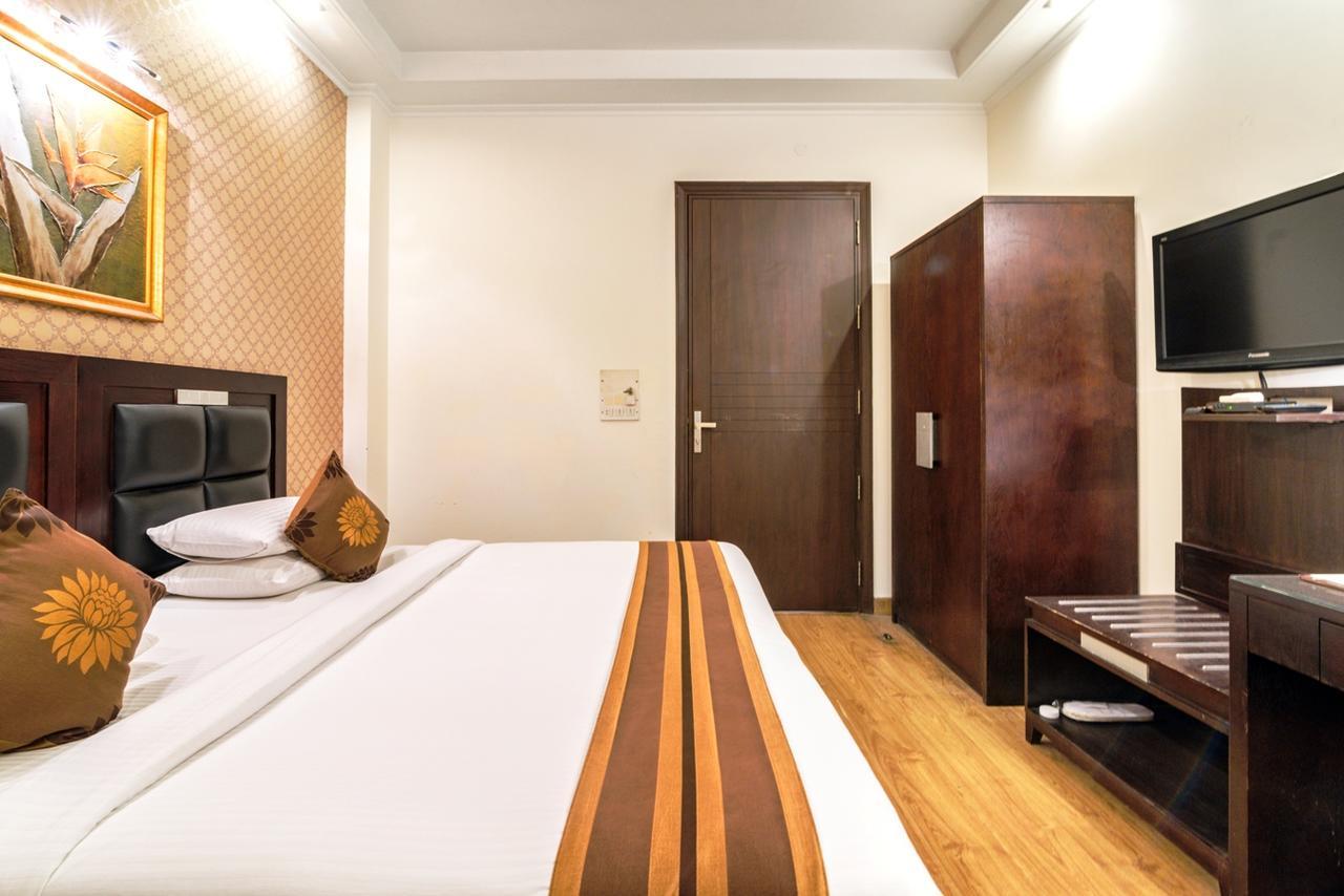 Royal Residence Mg Road Γκουργκάον Εξωτερικό φωτογραφία