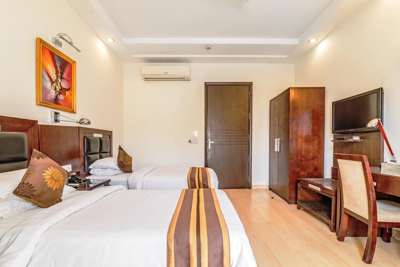Royal Residence Mg Road Γκουργκάον Εξωτερικό φωτογραφία