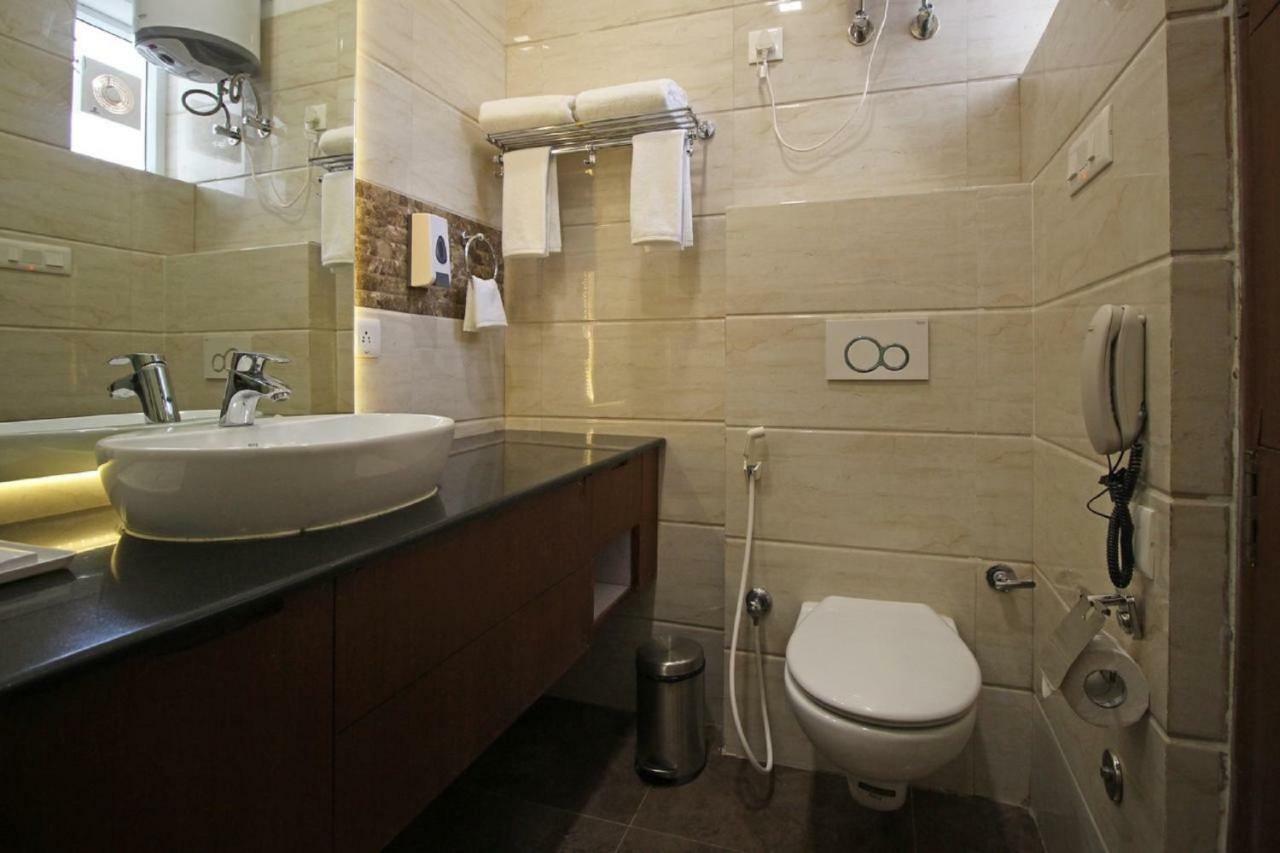 Royal Residence Mg Road Γκουργκάον Εξωτερικό φωτογραφία